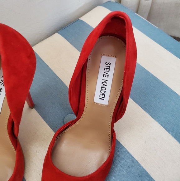 Red Heels shoes - Picture 2 of 8